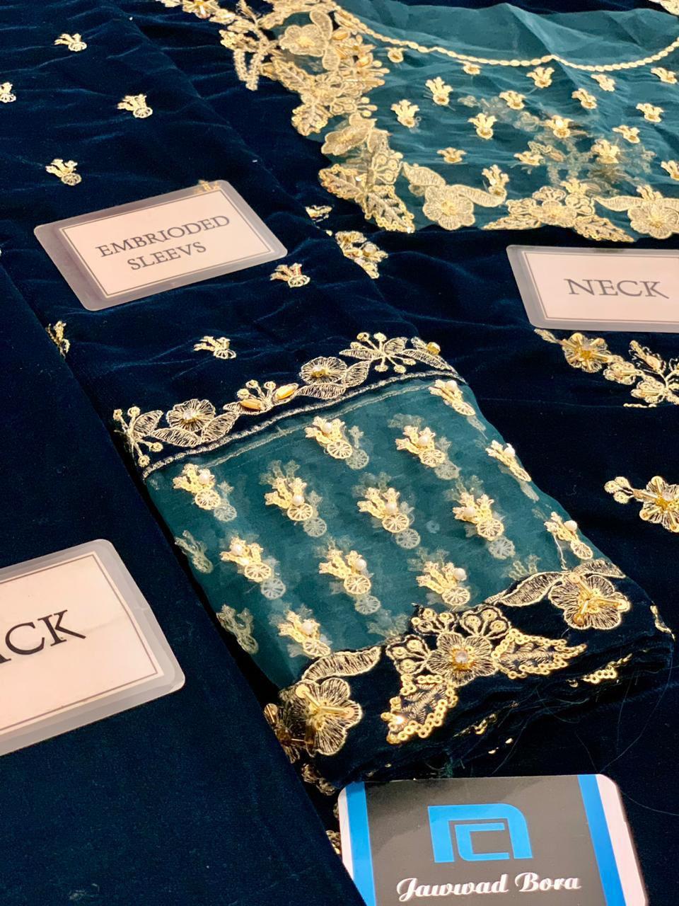 Afrozeh Velvet Embroidered 3-Piece Suit – Winter Collection ❄️